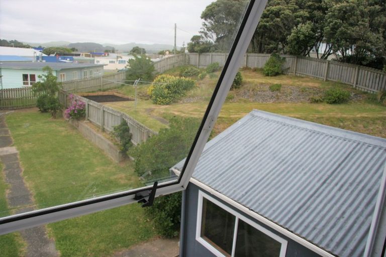 Photo of property in 25a-d Tireti Road, Titahi Bay, Porirua, 5022