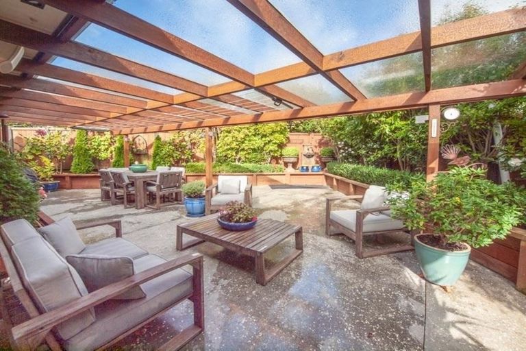 Photo of property in 6 Halewood Grove, Churton Park, Wellington, 6037