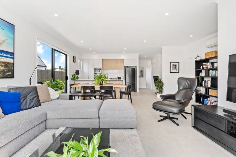 Photo of property in 33 Cambie Avenue, Red Beach, 0932