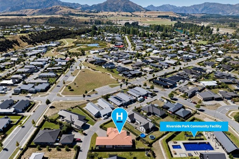 Photo of property in 11 Marbleleaf Lane, Albert Town, Wanaka, 9305