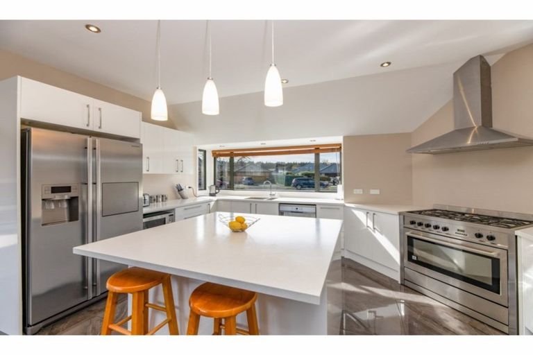 Photo of property in 16 Broadhaven Avenue, Parklands, Christchurch, 8083