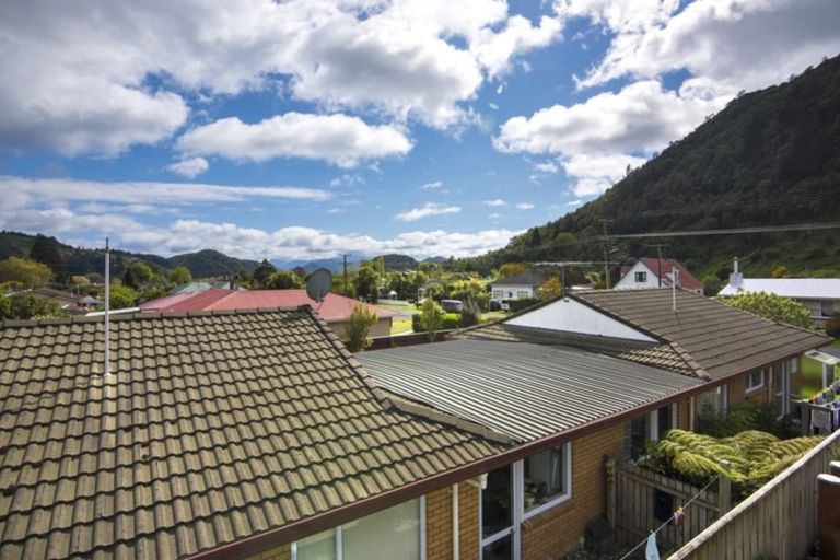 Photo of property in 73 Devon Street, Picton, 7220
