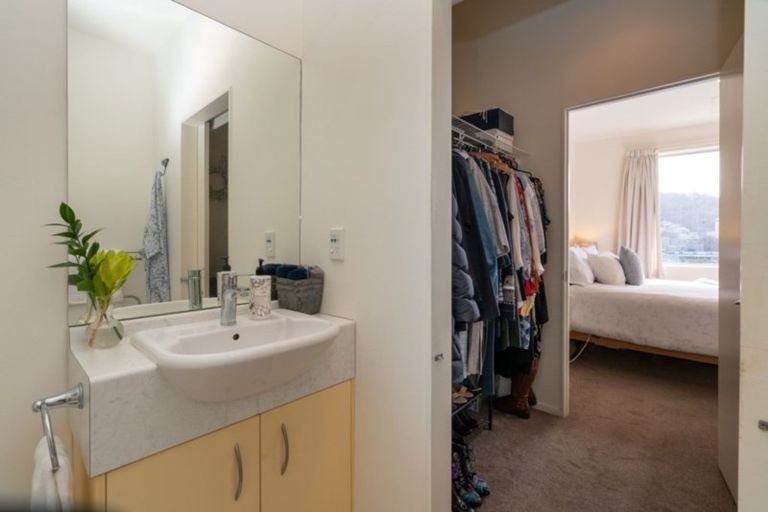 Photo of property in Stadium Garden Flats, 402/107 Thorndon Quay, Pipitea, Wellington, 6011