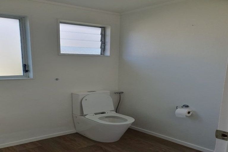 Photo of property in 2/5 Oates Road, Glen Eden, Auckland, 0602