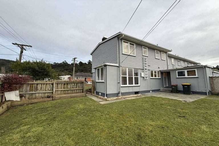 Photo of property in 11 Wainhouse Street, Stokes Valley, Lower Hutt, 5019