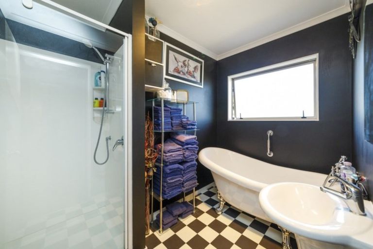 Photo of property in 18 Ahuru Street, Marton, 4710