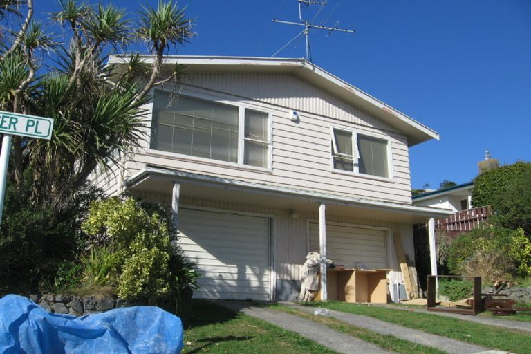 Photo of property in 9 Spicer Place, Tawa, Wellington, 5028