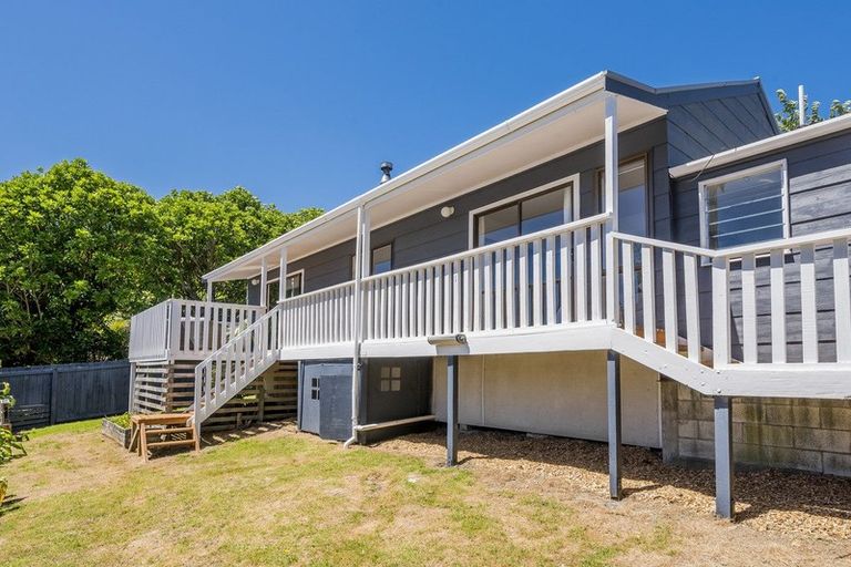 Photo of property in 5 Amokura Street, Waikanae, 5036