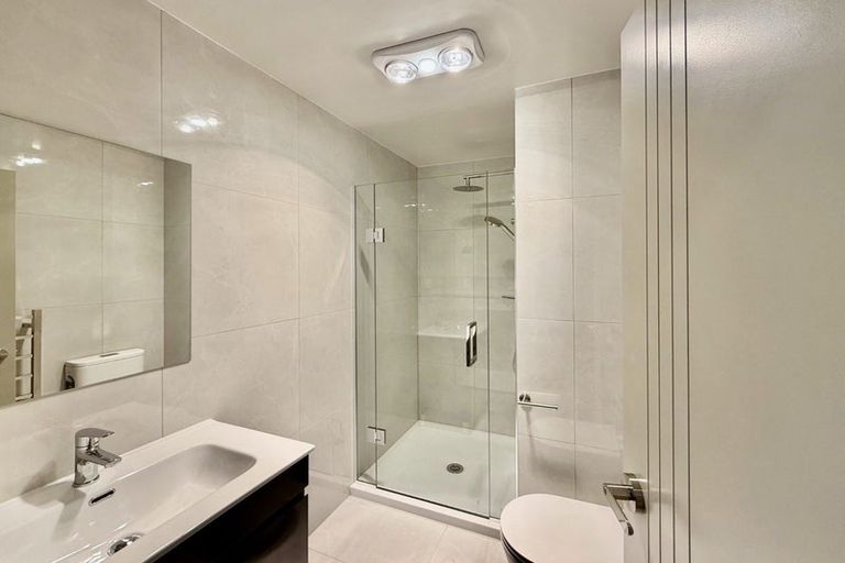 Photo of property in 9a Darren Crescent, Half Moon Bay, Auckland, 2012