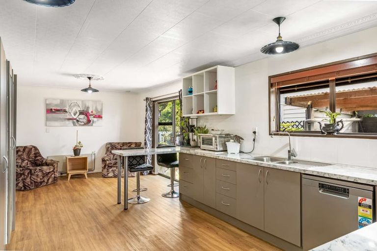 Photo of property in 17 Henley Street, Westport, 7825