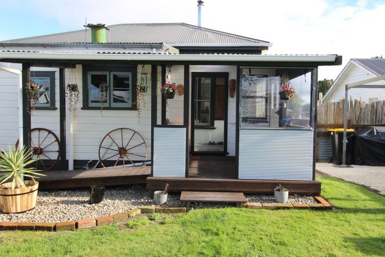 Photo of property in 26 Ross Street, Woodville, 4920