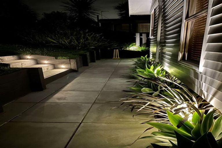 Photo of property in 20 Pavola Grove, Glenfield, Auckland, 0629