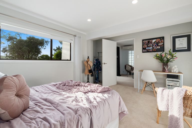 Photo of property in 54 The Avenue, Albany, Auckland, 0632