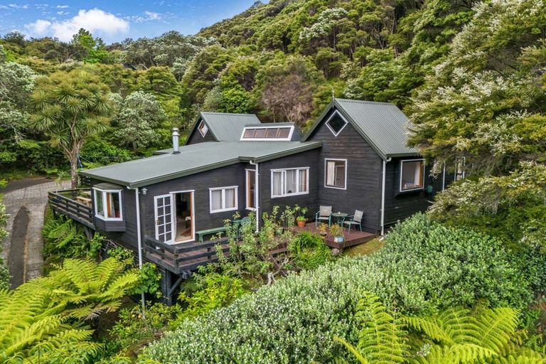 Photo of property in 5b Pohutukawa Grove, Whitianga, 3510