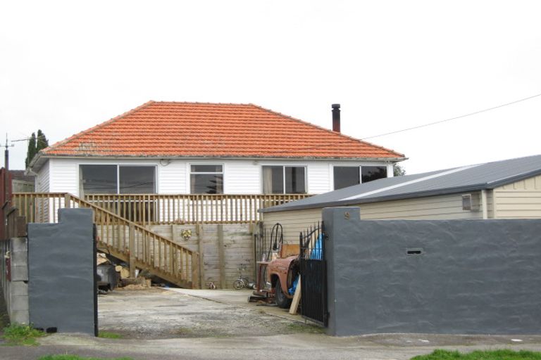 Photo of property in 9 Broadway, Waitara, 4320