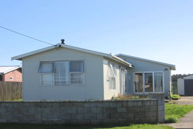 Photo of property in 25 Edinburgh Terrace, Foxton Beach, Foxton, 4815