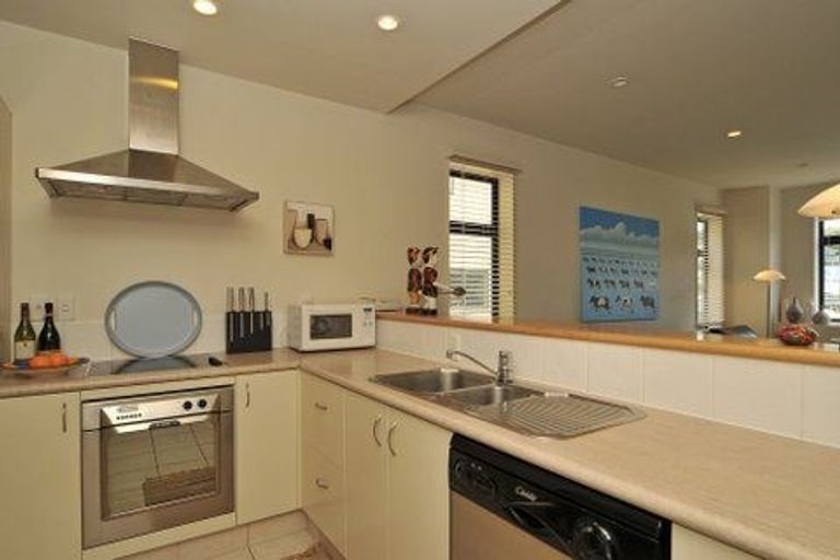 Photo of property in Terrace Garden Apartments, 14a/120 The Terrace, Wellington Central, Wellington, 6011