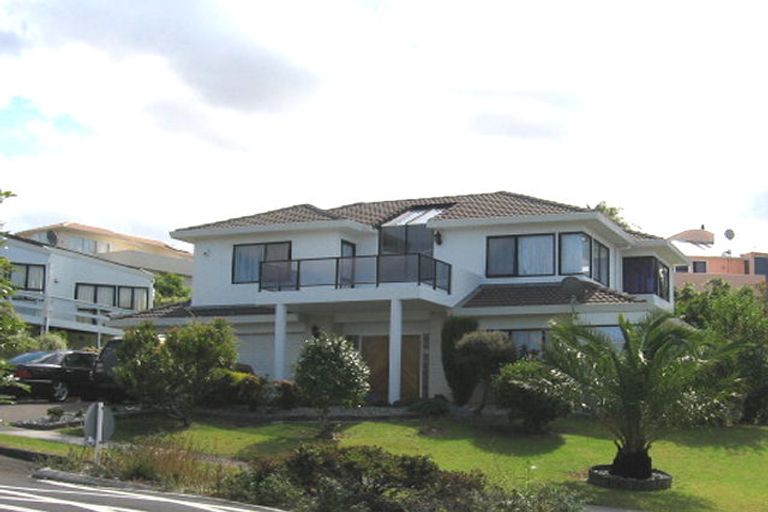 Photo of property in 53 Lagoon Way, West Harbour, Auckland, 0618