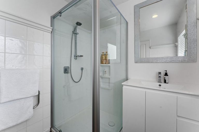 Photo of property in 1/104a Beach Road, Castor Bay, Auckland, 0620