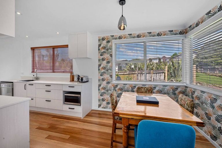 Photo of property in 25 Felgrove Street, Glendene, Auckland, 0602