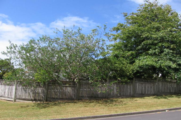 Photo of property in 1 Glendawn Place, Bayview, Auckland, 0629