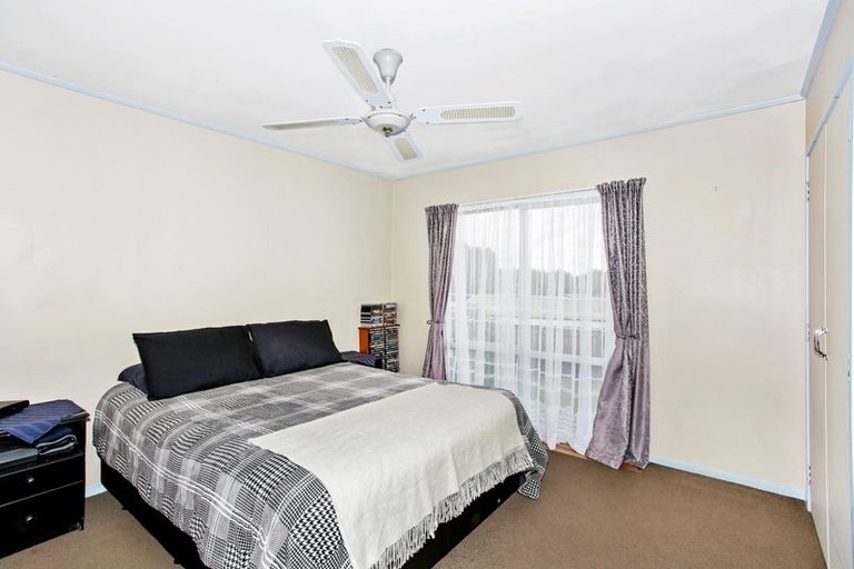 Photo of property in 10 Blackgate Place, Weymouth, Auckland, 2103