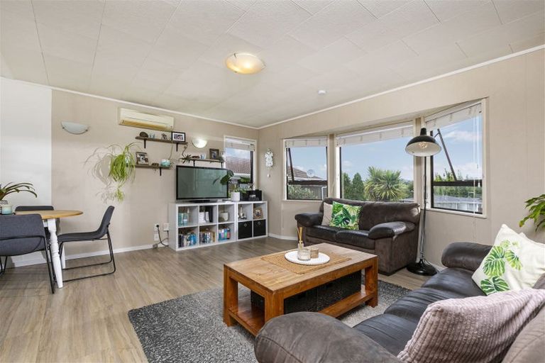 Photo of property in 45 Rosewarne Crescent, Glendene, Auckland, 0602