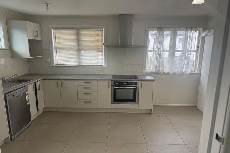 Photo of property in 85 Vodanovich Road, Te Atatu South, Auckland, 0610