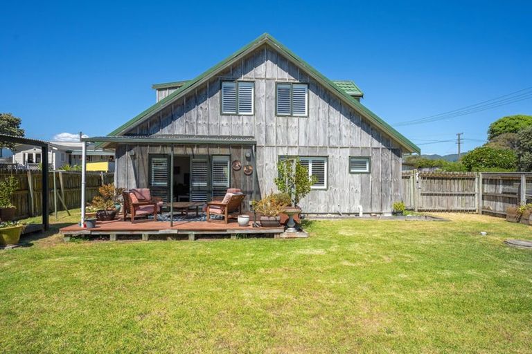 Photo of property in 19 Dixie Street, Te Horo Beach, Otaki, 5581