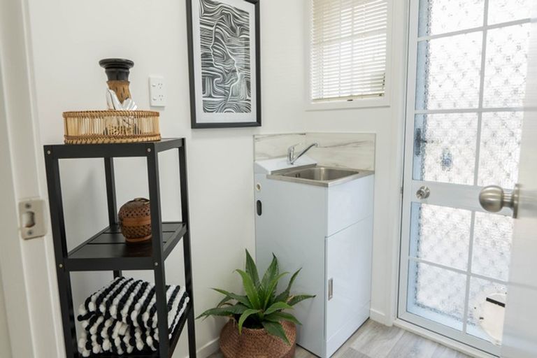 Photo of property in 98 Dalwhinnie Parade, Highland Park, Auckland, 2010