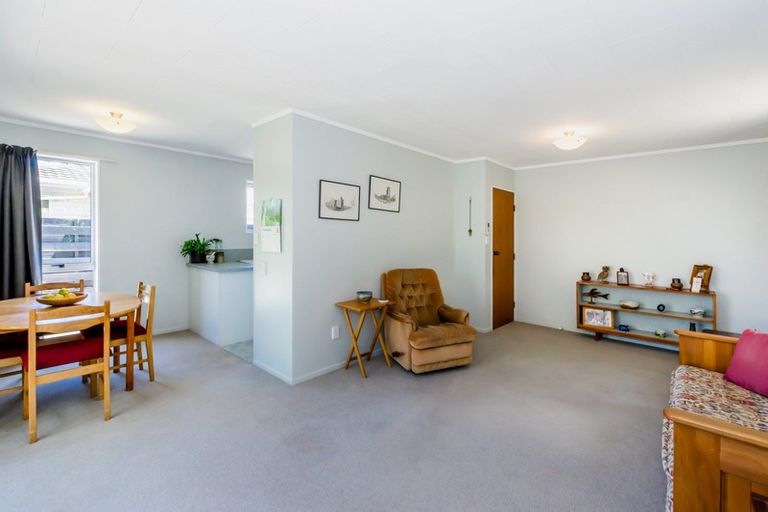 Photo of property in 11b Graham Grove, Waikanae, 5036