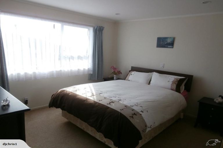 Photo of property in 23b Colchester Crescent, Newlands, Wellington, 6037