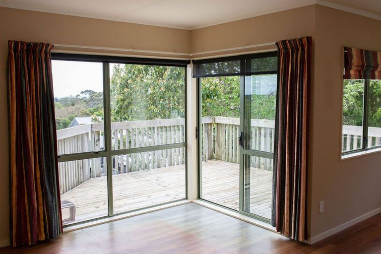 Photo of property in 9 Amokura Street, Waikanae, 5036