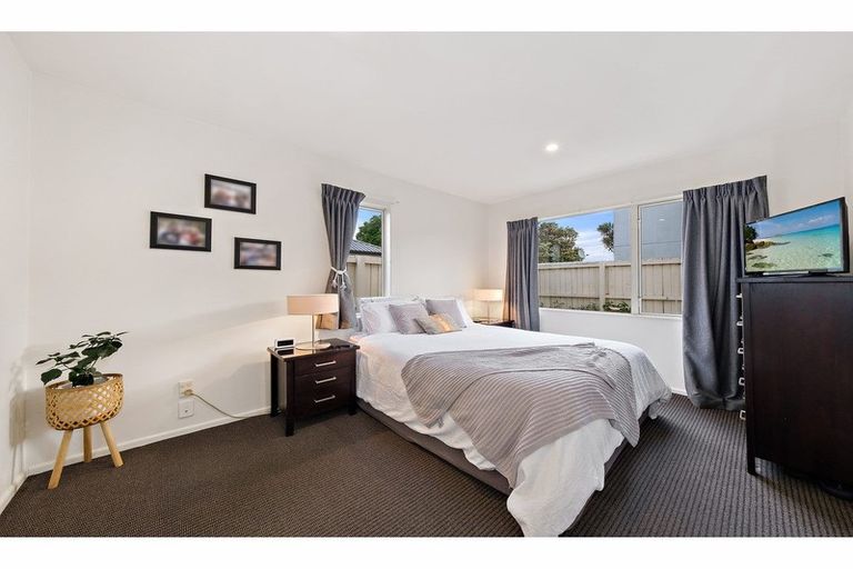 Photo of property in 10 Yeovil Place, St Albans, Christchurch, 8052