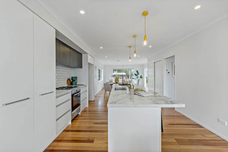 Photo of property in 45 Lynwood Road, New Lynn, Auckland, 0600