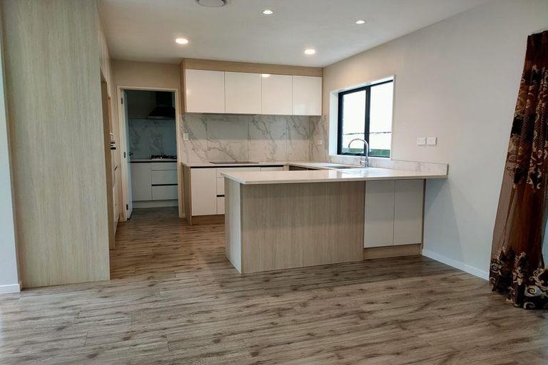 Photo of property in 12 Han Court, Glen Eden, Auckland, 0602