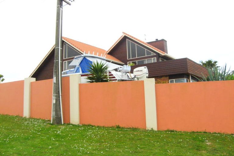 Photo of property in 56 Shakespear Road, Army Bay, Whangaparaoa, 0930