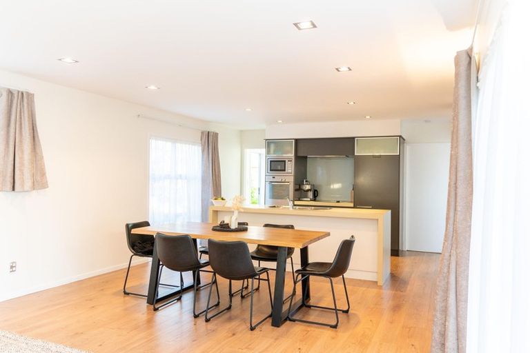 Photo of property in 8 Roy Maloney Drive, Henderson, Auckland, 0612