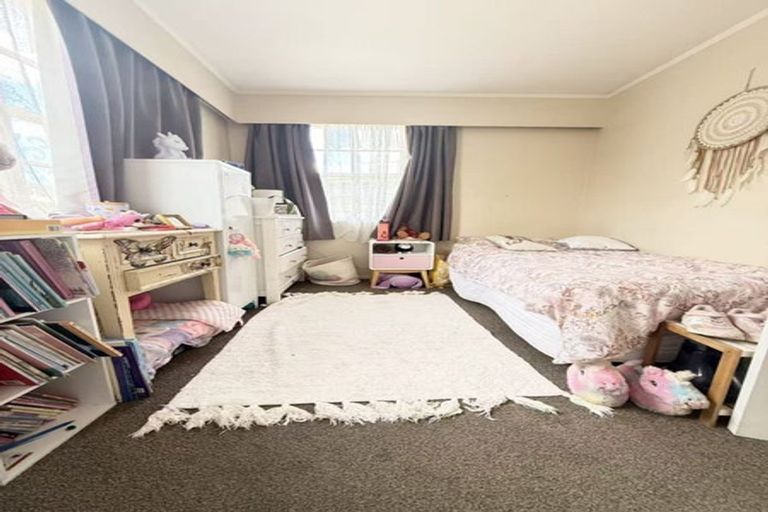 Photo of property in 12 Fiesta Drive, Half Moon Bay, Auckland, 2012