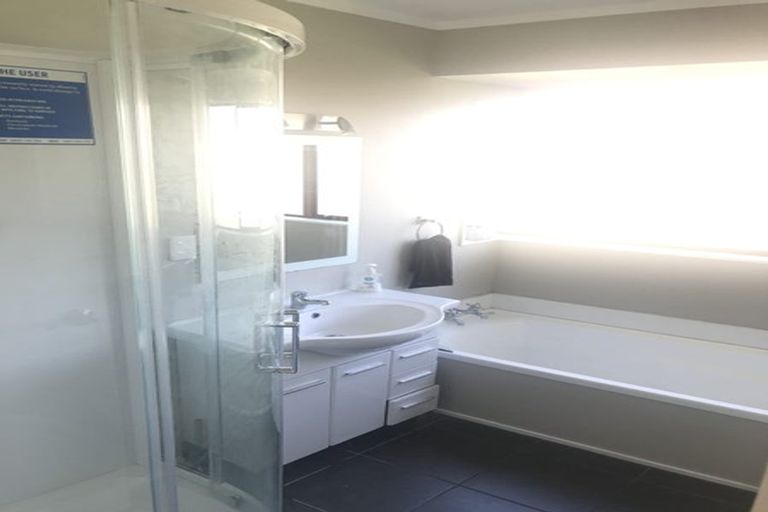 Photo of property in 14 Kilkenny Place, Fitzherbert, Palmerston North, 4410