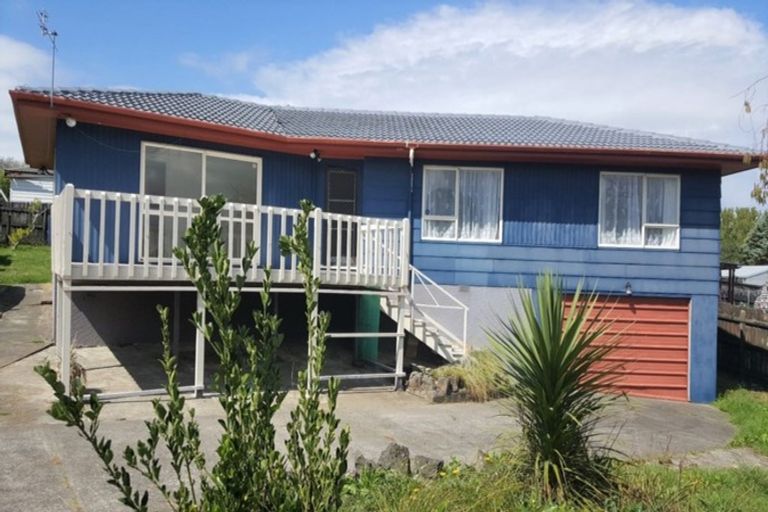 Photo of property in 10 St Margaret Place, West Harbour, Auckland, 0618