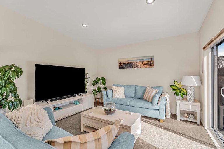 Photo of property in 10 Rena Place, Whitianga, 3510