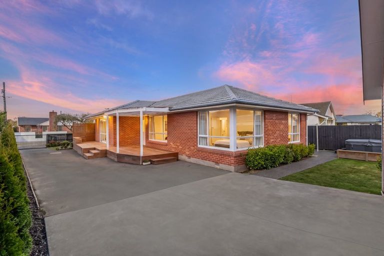Photo of property in 23 Sevenoaks Drive, Bryndwr, Christchurch, 8053