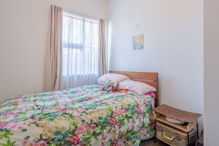 Photo of property in 2 Cornwall Road, Lyttelton, 8082