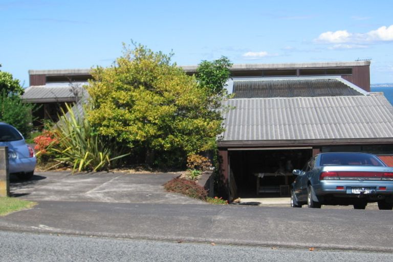 Photo of property in 17 Churchill Road, Murrays Bay, Auckland, 0630