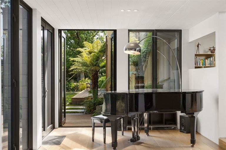 Photo of property in 27 Fendalton Road, Fendalton, Christchurch, 8014