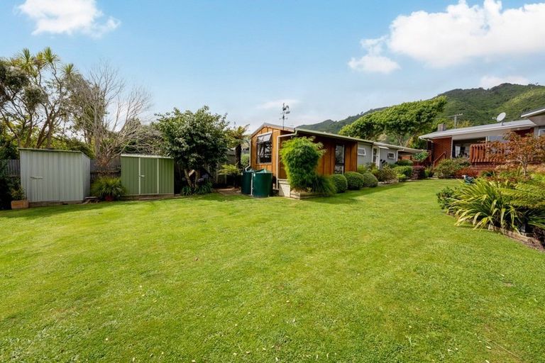 Photo of property in 10 Matenga Street, Waikanae, 5036