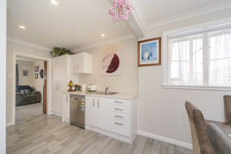 Photo of property in 5 Milton Street, Roslyn, Palmerston North, 4414
