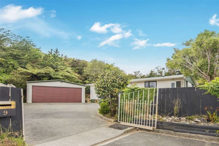 Photo of property in 9a Mcmanaway Grove, Stokes Valley, Lower Hutt, 5019