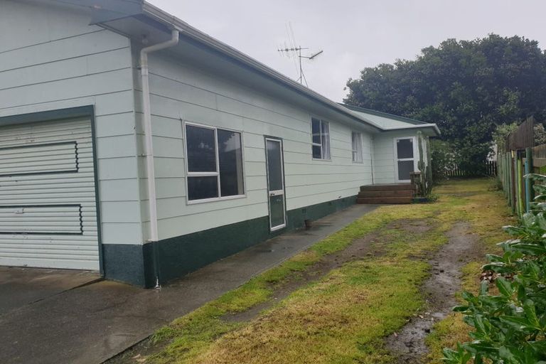 Photo of property in 10 Colenso Place, Otaki Beach, Otaki, 5512